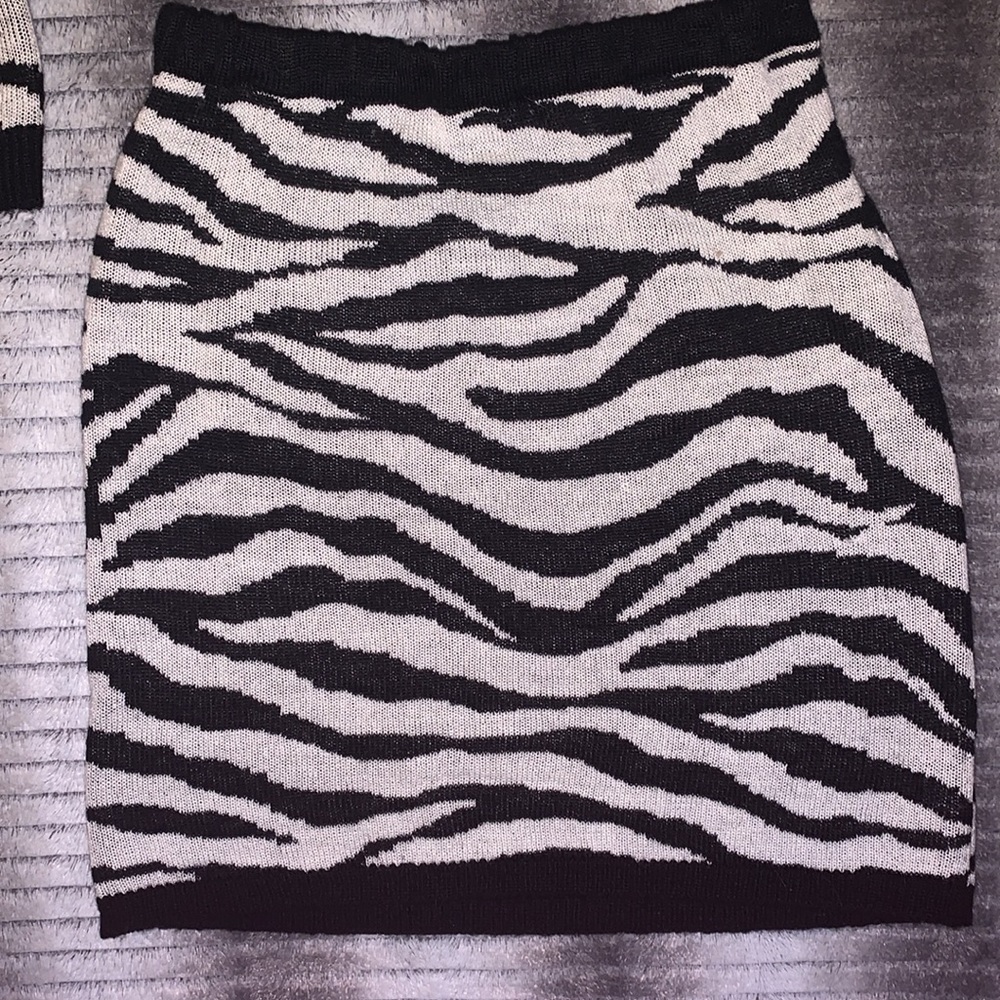 Fuzzy Zebra Set - Picture 3 of 5